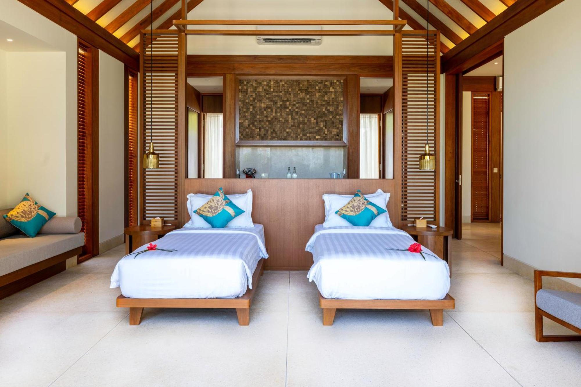 Furaveri Maldives - Complimentary Round-Trip Seaplane Transfer For Two For A Minimum Of 5 Nights Or More From May 1St To October 31St, 2025 Meedhoo  Room photo A bedroom at the resort