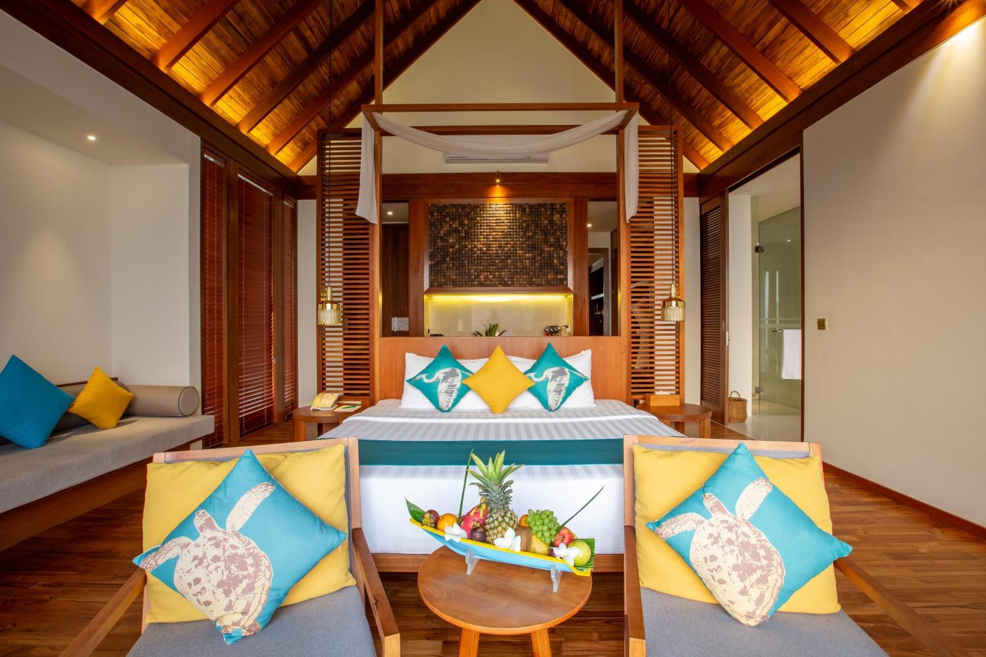 Furaveri Maldives - Complimentary Round-Trip Seaplane Transfer For Two For A Minimum Of 5 Nights Or More From May 1St To October 31St, 2025 Meedhoo  Room photo A bedroom at the resort